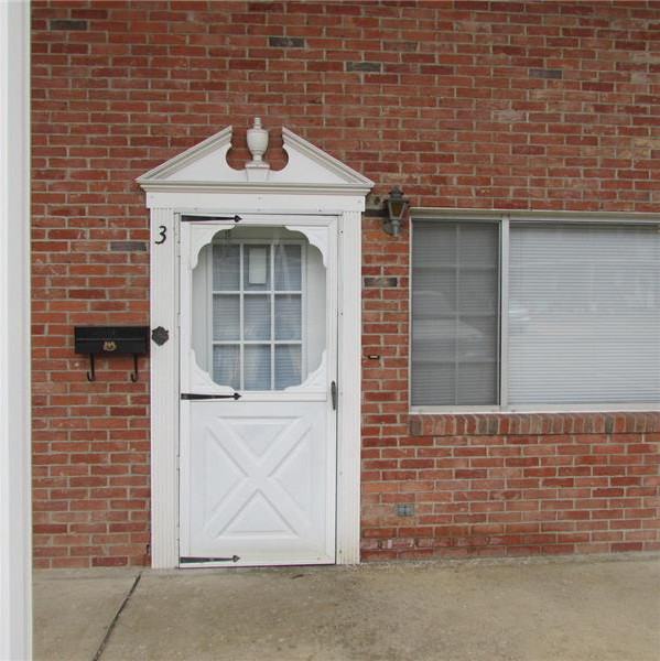 401 Tracy Lane - Photo 2 of 10