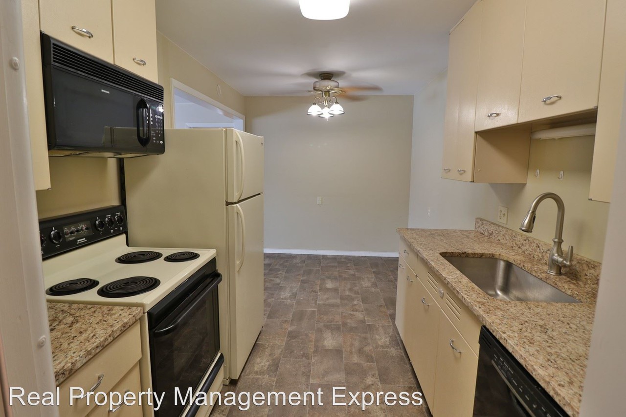 310 W 21st St - Photo 2 of 27