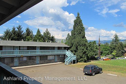 Southwood Manor - Photo 2 of 8