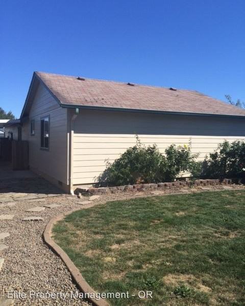 1909 Lowther Pl - Photo 3 of 17