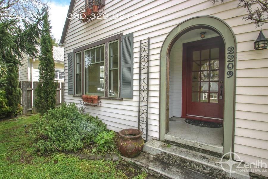 2209 H St - Photo 2 of 25