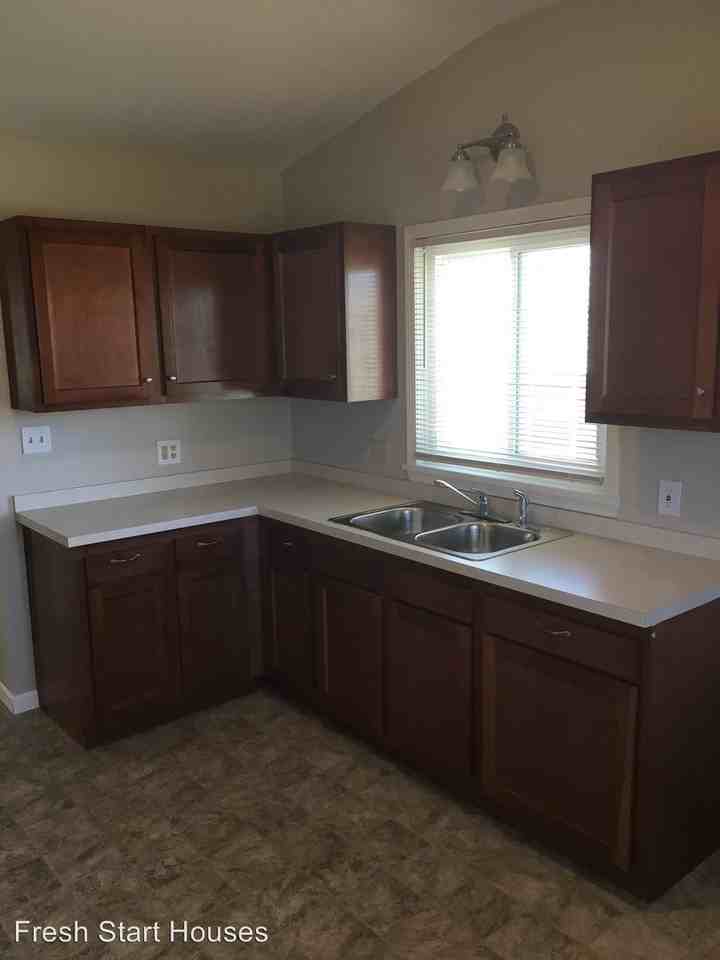 222 W Molloy Rd - Photo 3 of 7