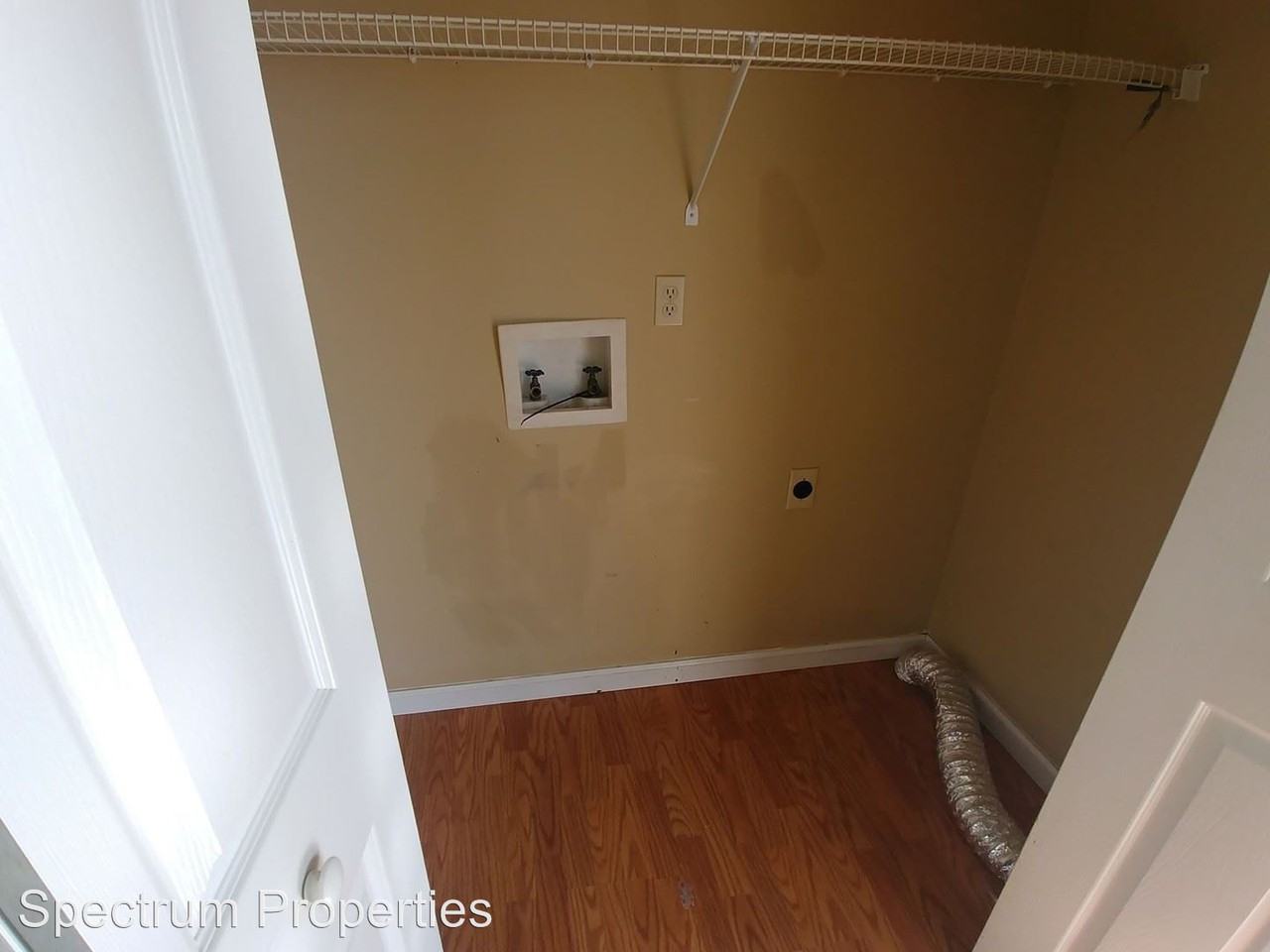 533 Amanda Cir - Photo 2 of 8