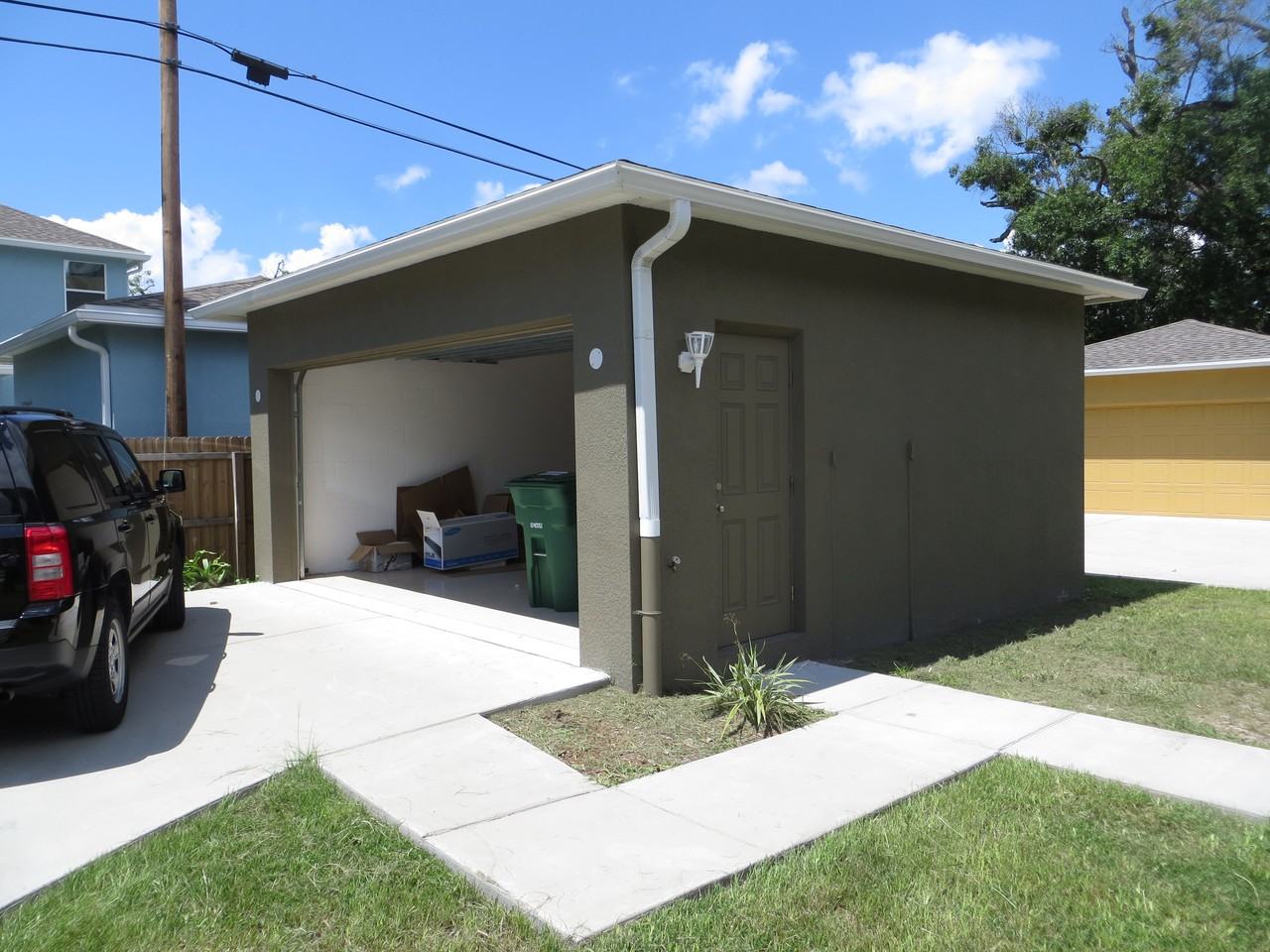 1512 W Fig St - Photo 3 of 23