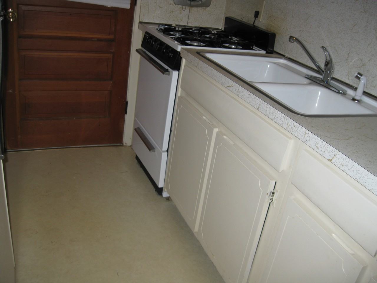 520 Laurel St - Photo 2 of 6