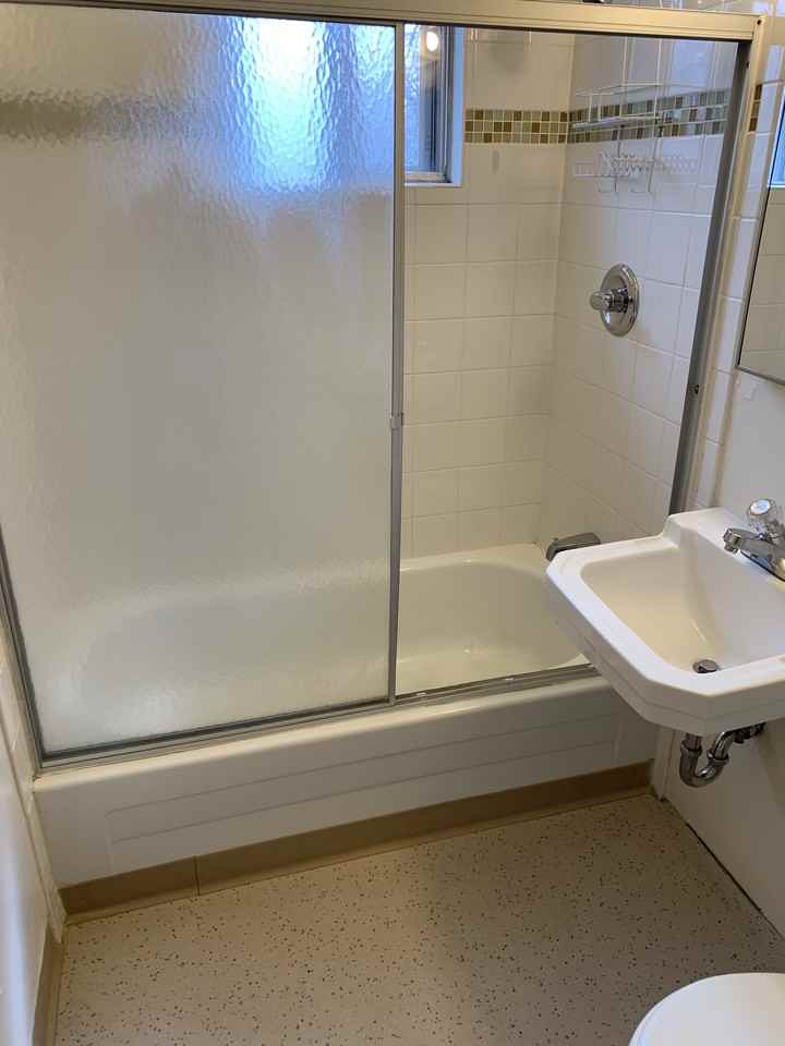 880 30th St - Photo 5 of 8