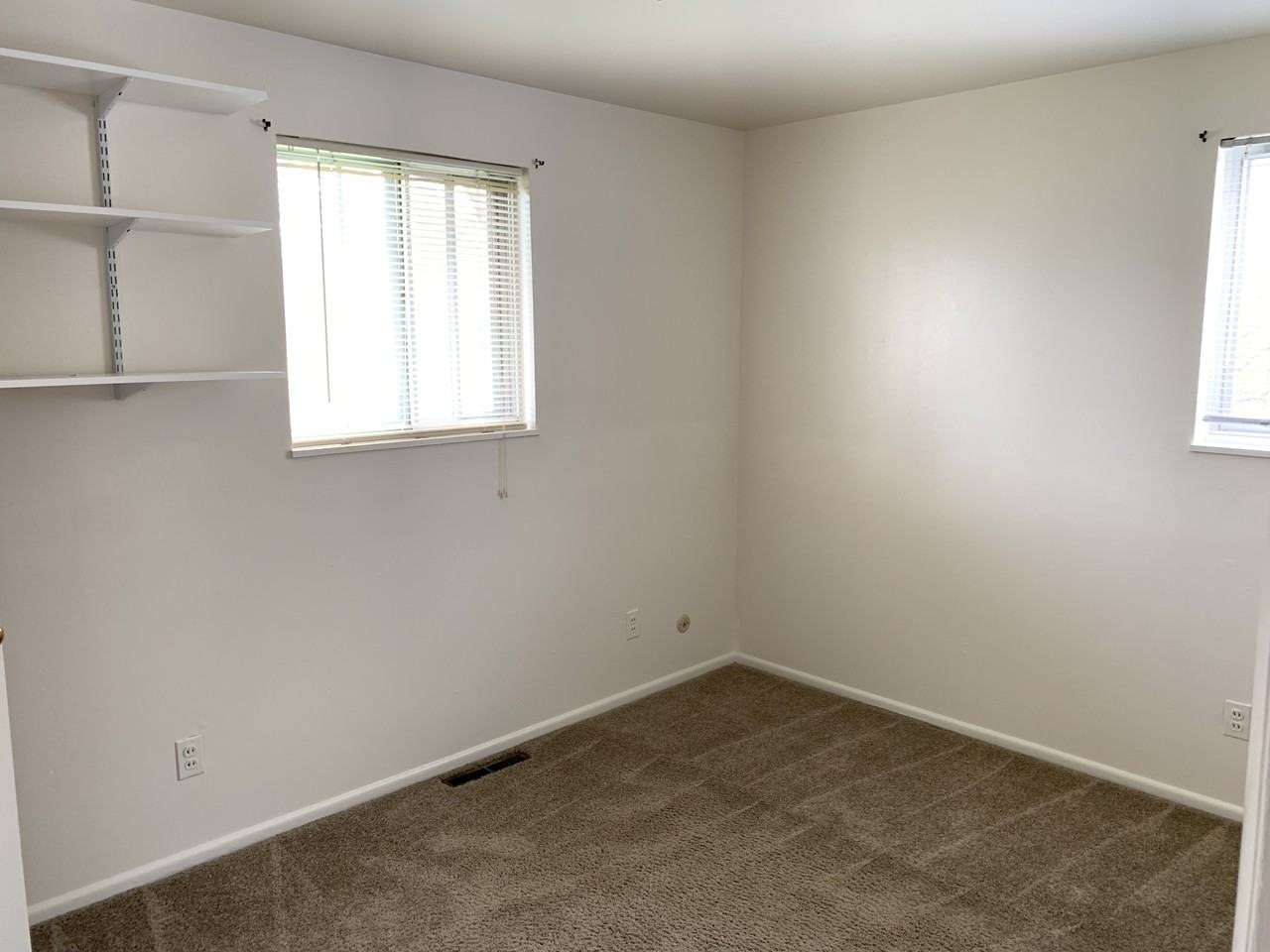 880 30th St - Photo 6 of 8