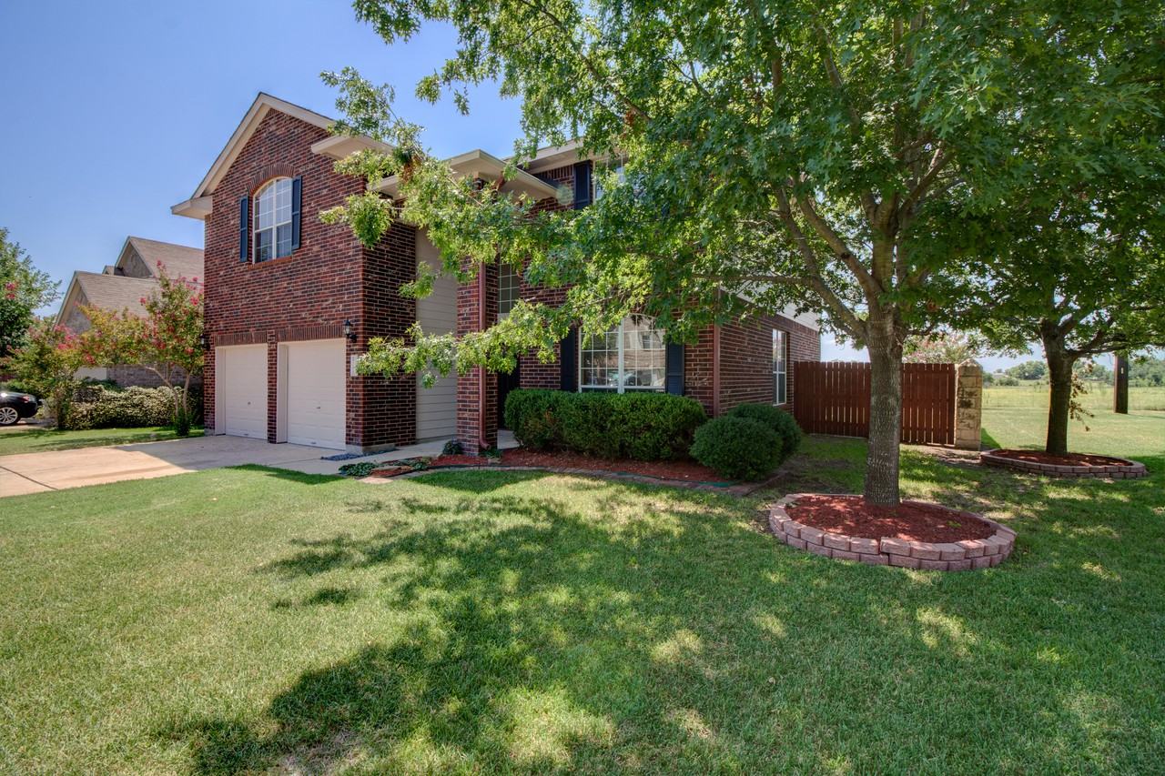 700 Belmont Dr - Photo 3 of 33