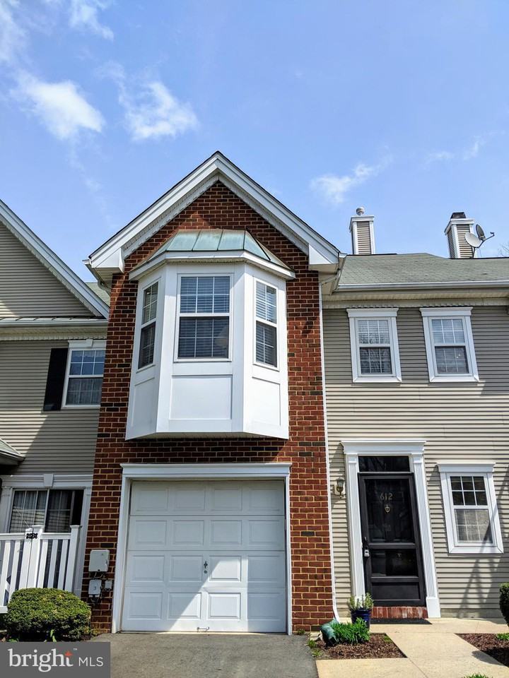 612 Bollen Ct - Photo 2 of 16