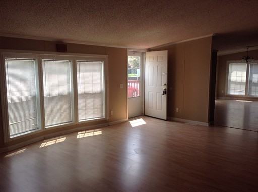 2264 Rush St - Photo 3 of 25