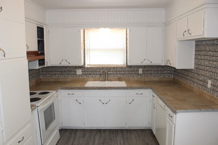 3828 Northwest 29th Street - Photo 3 of 10