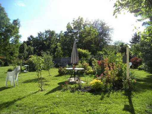 18 Sycamore Rd - Photo 2 of 13