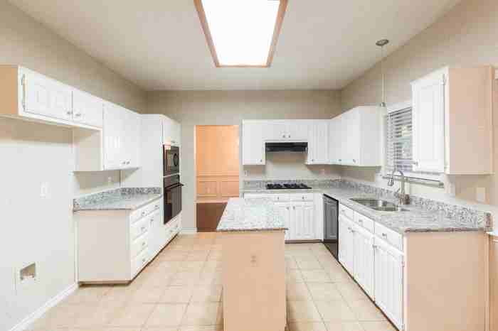 1003 Winslow Dr - Photo 2 of 11