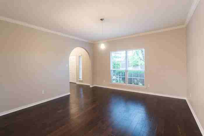 1003 Winslow Dr - Photo 3 of 11