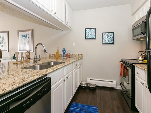 4982 S Ulster St - Photo 6 of 39