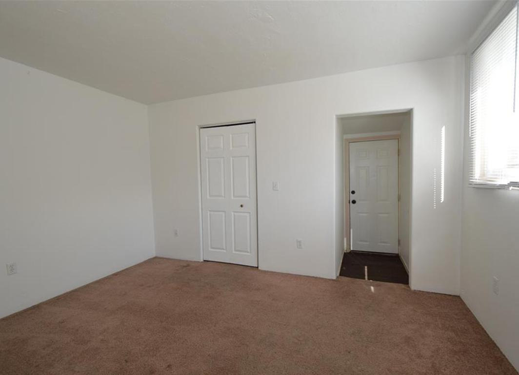 702 3Rd Ave W - Photo 5 of 19