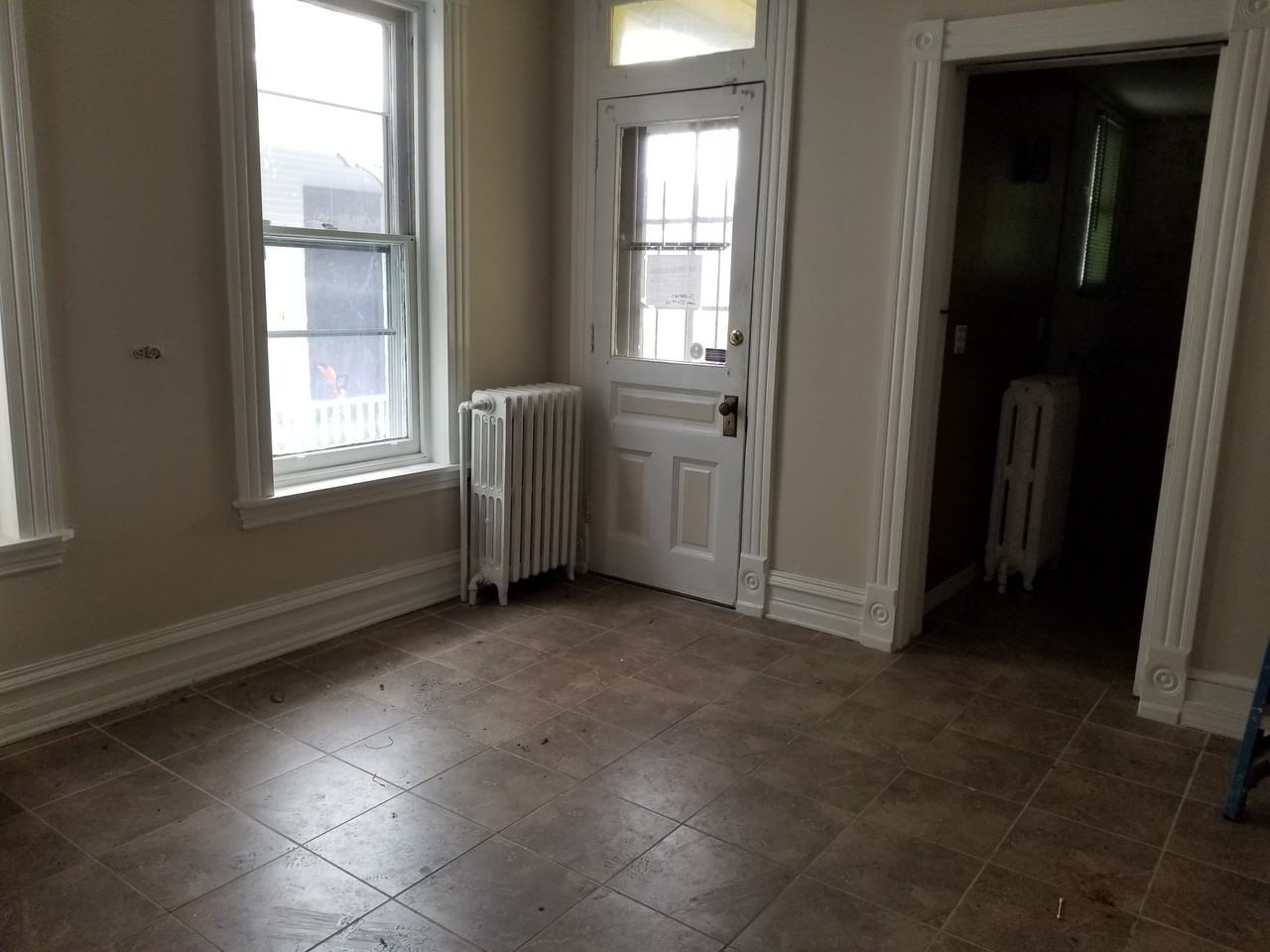 316 Windsor St - Photo 2 of 10