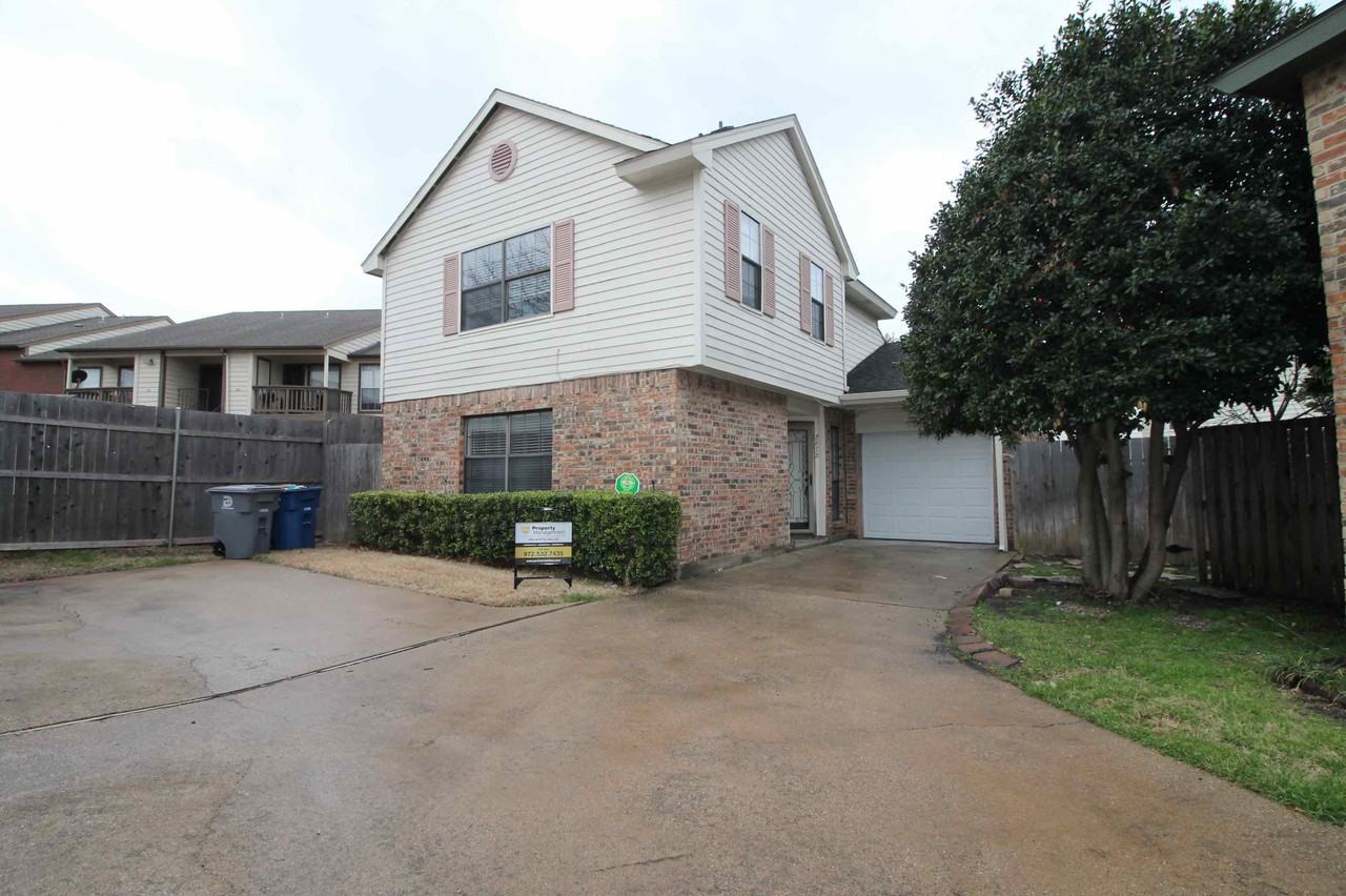 2872 Harbinger Ln - Photo 2 of 10
