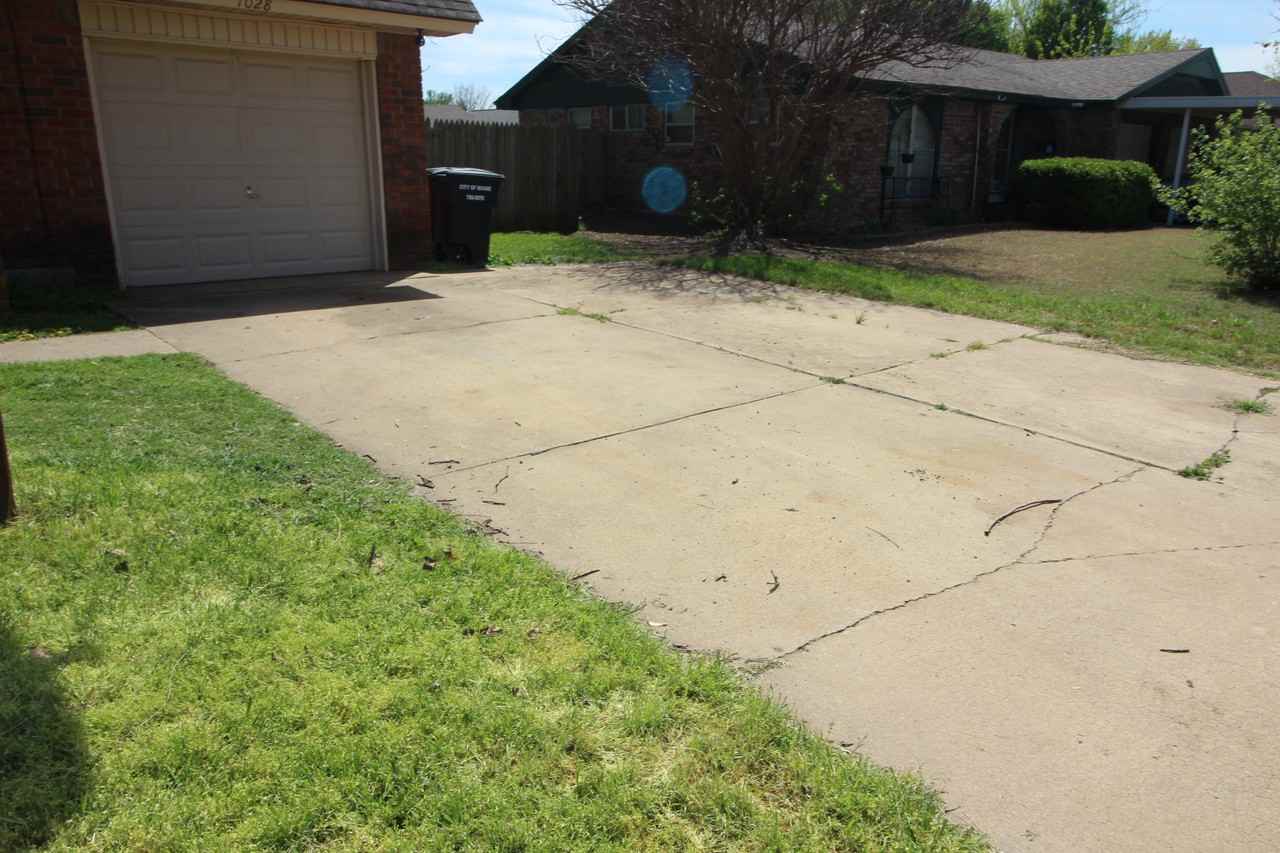 1028 NW 5th St - Photo 2 of 34