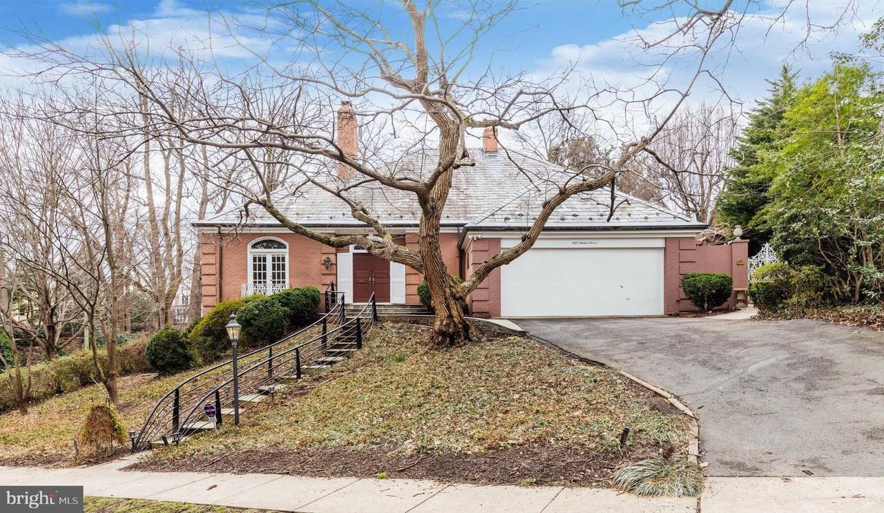 1925 Summit Terrace - Photo 2 of 50