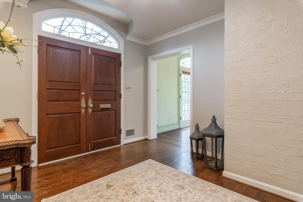 1925 Summit Terrace - Photo 3 of 50