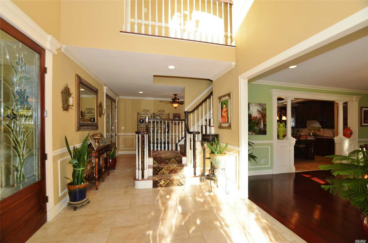 5 Rocklyn Ct - Photo 3 of 19