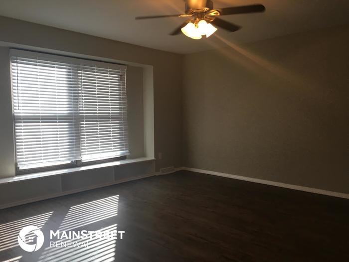 1604 N Glen Ellyn St - Photo 3 of 15