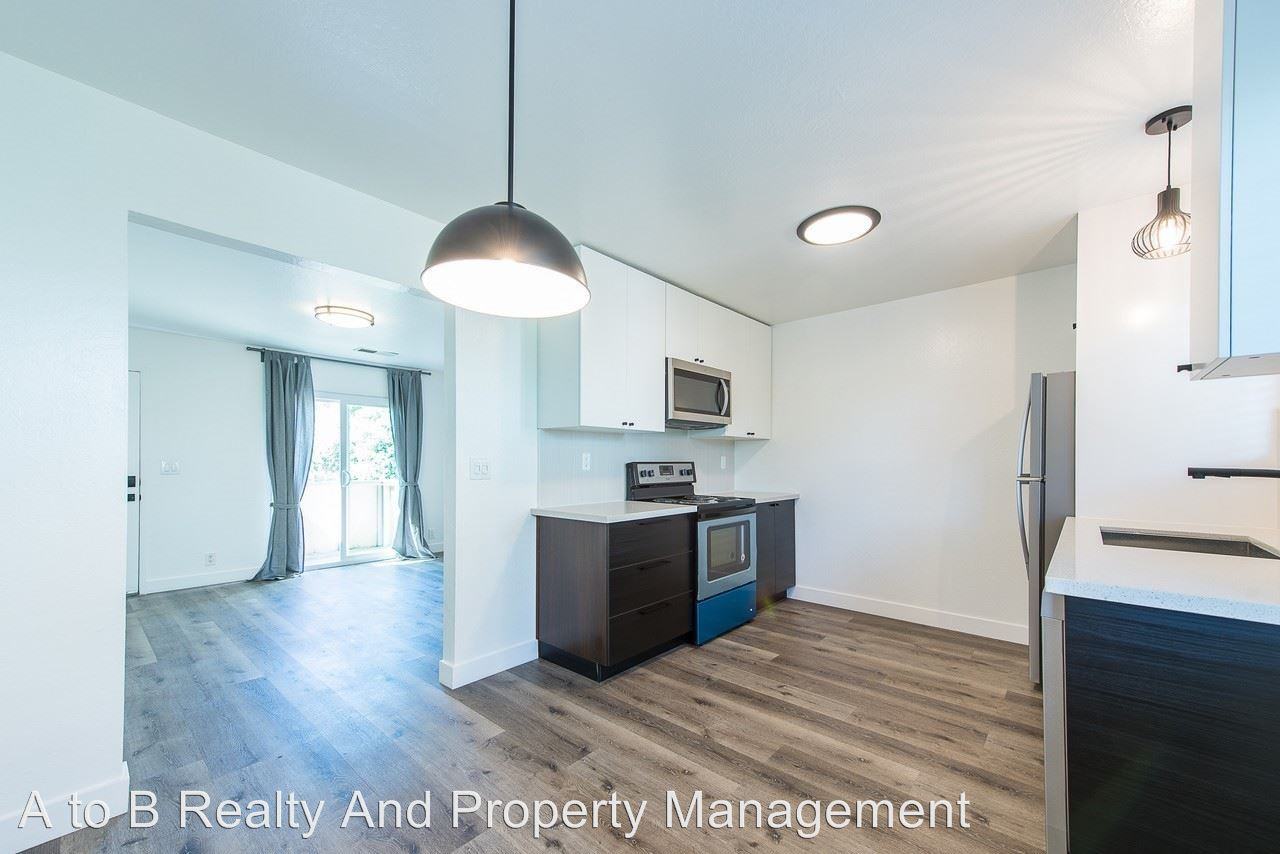 128 E Reed Street - Photo 3 of 12