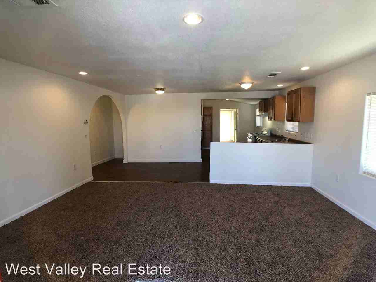 405 A St - Photo 2 of 18