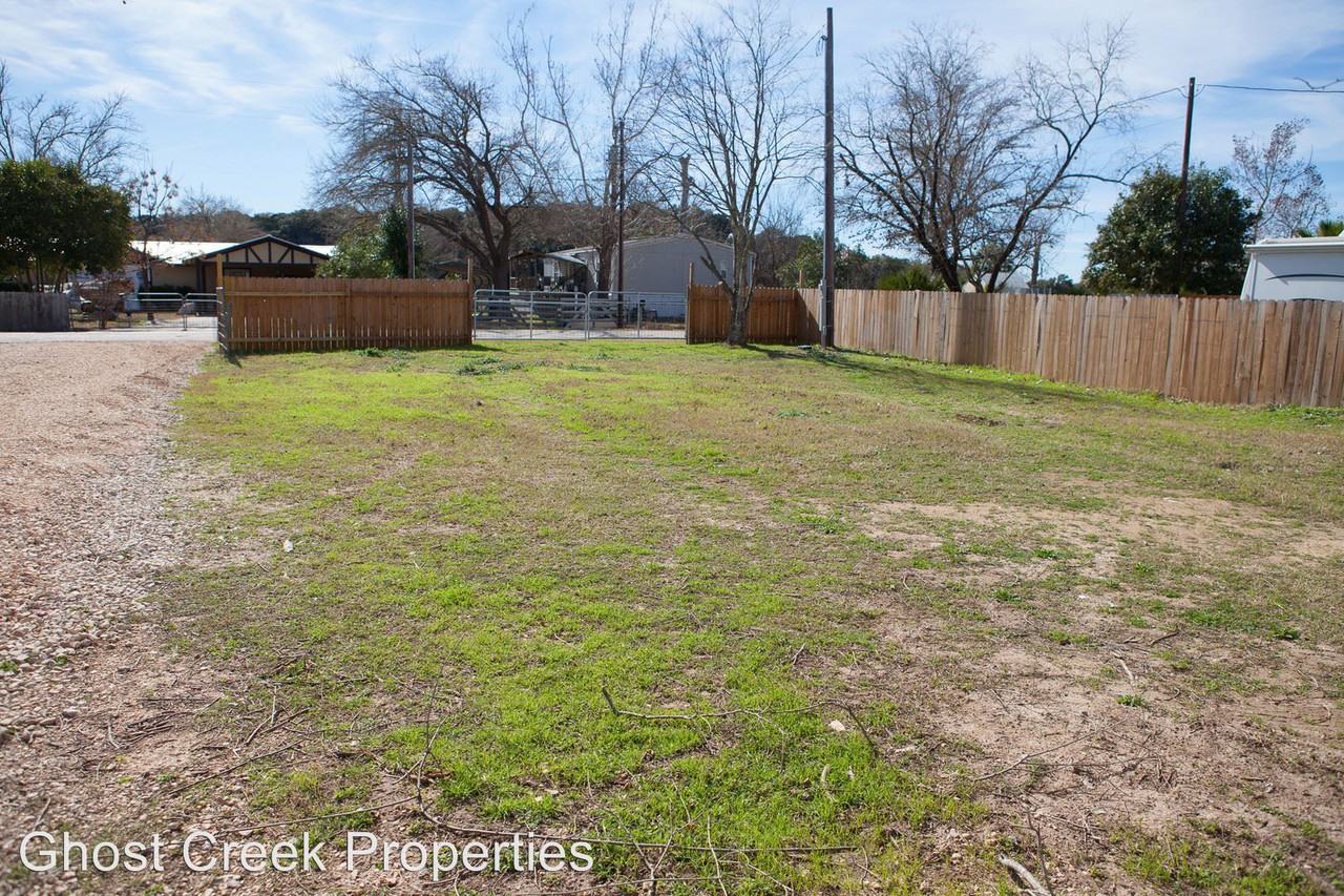 538 Lakeshore Dr N - Photo 3 of 12