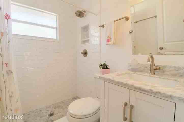 311 N Swinton Ave - Photo 2 of 10