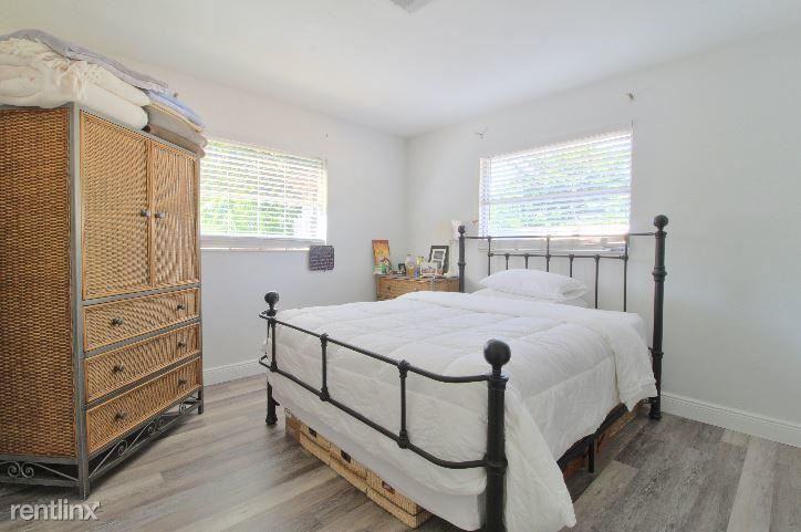 311 N Swinton Ave - Photo 3 of 10