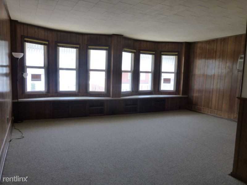 32 Thompson St - Photo 3 of 6