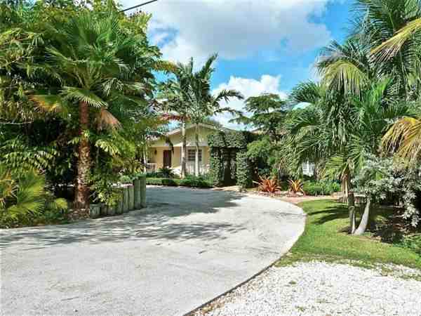 2561 Old Donald Ross Rd - Photo 2 of 7