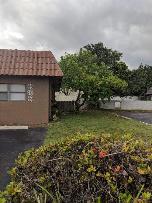 7008 NW 78th St - Photo 2 of 8