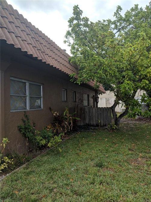 7008 NW 78th St - Photo 3 of 8