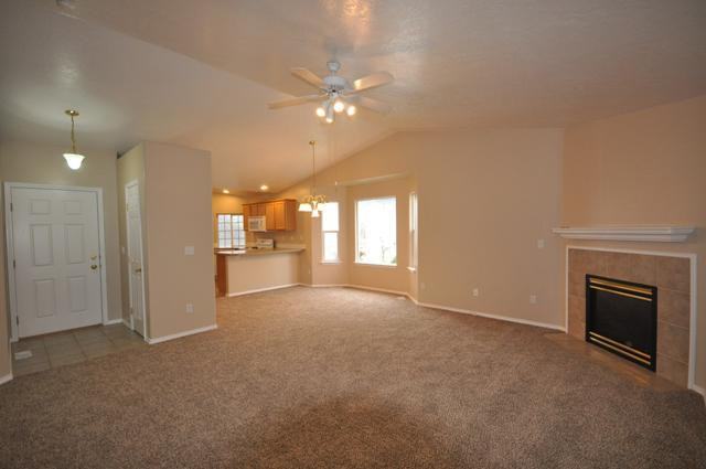 3044 N Sagefire Ave - Photo 3 of 15