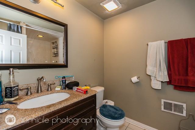 2330 N Greenview Ave - Photo 3 of 27