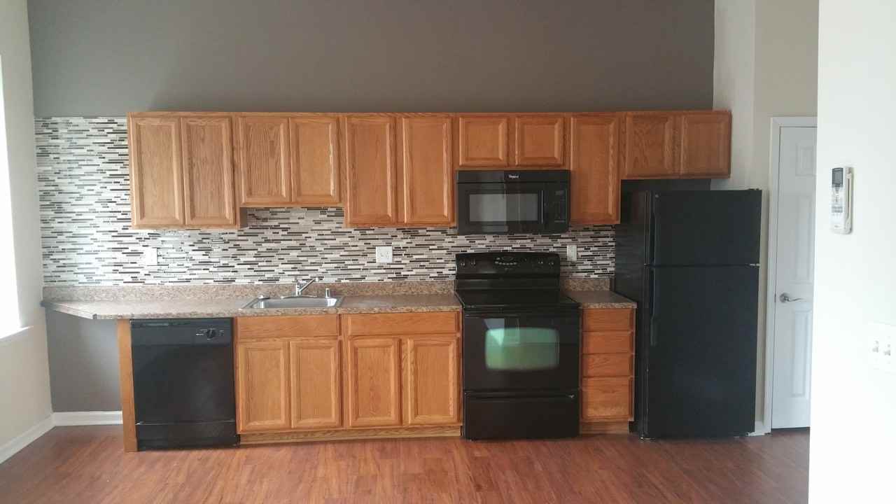 1012 W Lafayette Ave - Photo 2 of 8