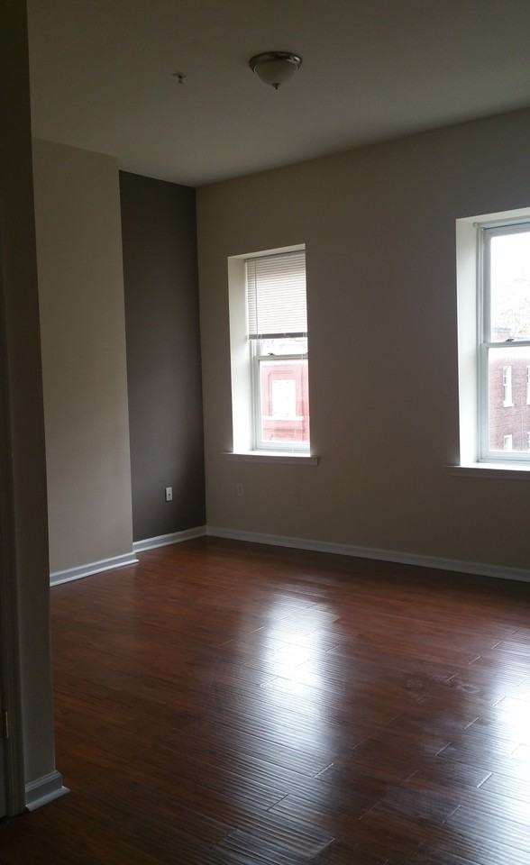 1012 W Lafayette Ave - Photo 4 of 8