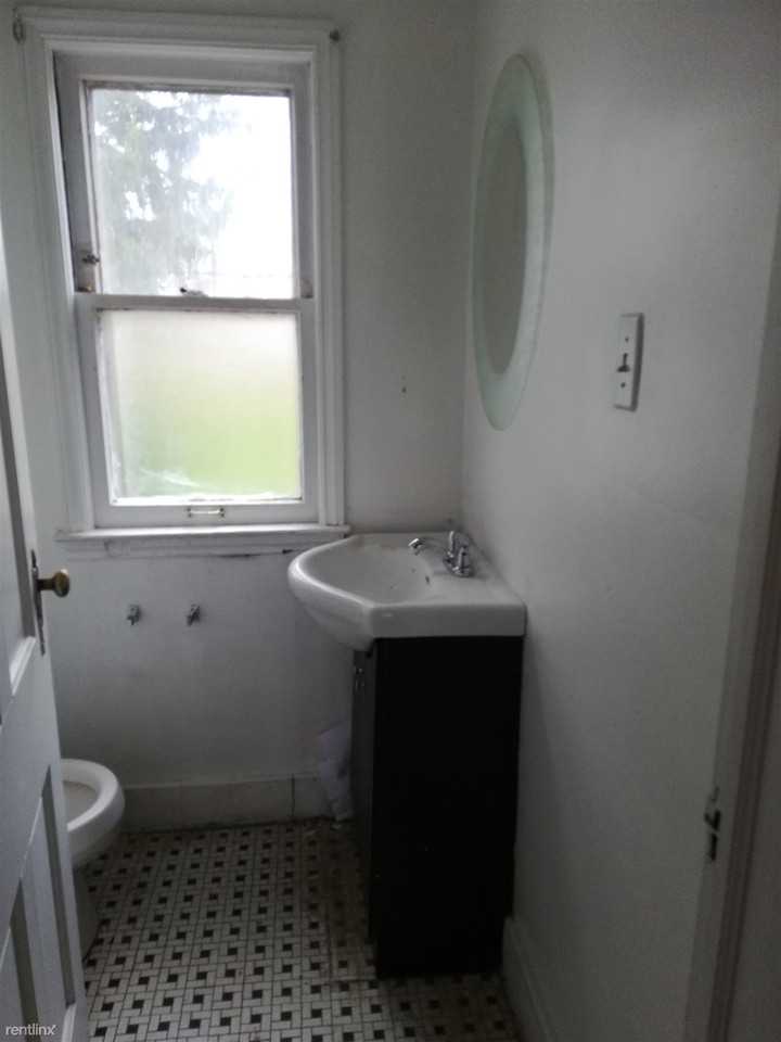 7 W 7 Mile Rd At John C Lodge Fwy N - Photo 2 of 8