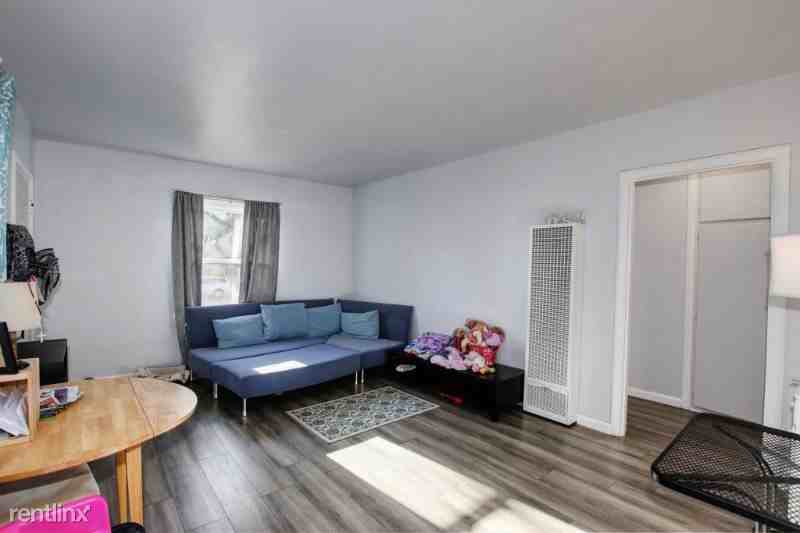 2412 37th St - Photo 3 of 11