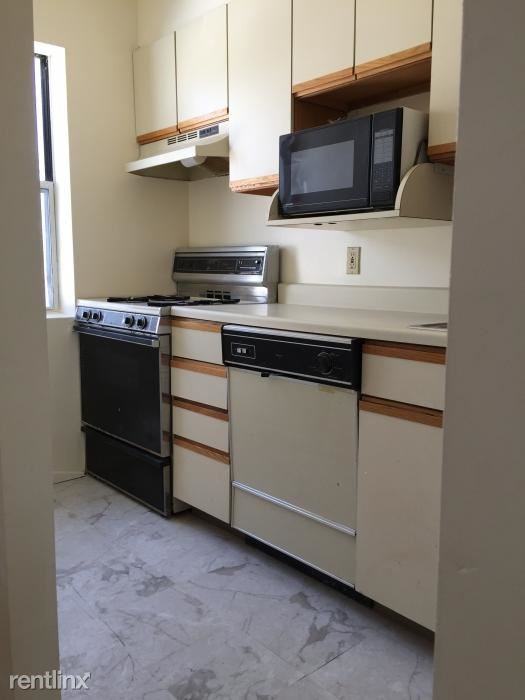 Bright 1 Bedroom Condo Apartment in Mamaroneck - Laundry On Site - 1 Parking Space/Mamaroneck - Photo 2 of 10