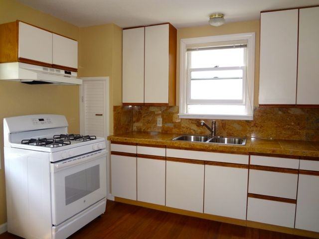 2 N Santa Cruz Ave #B - Photo 3 of 8