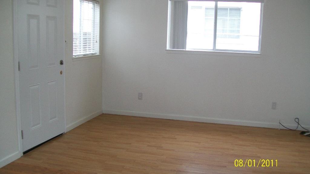 825 Virginia Ave - Photo 2 of 5