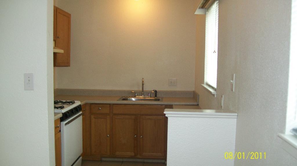 825 Virginia Ave - Photo 3 of 5