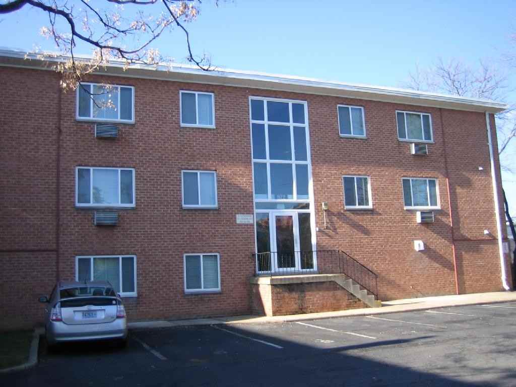 922 N Ivy St, Arlington, VA 22201 Studio Apartment for