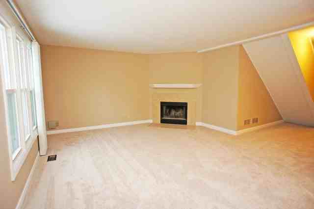 1466 Hazelwood Ct - Photo 3 of 20