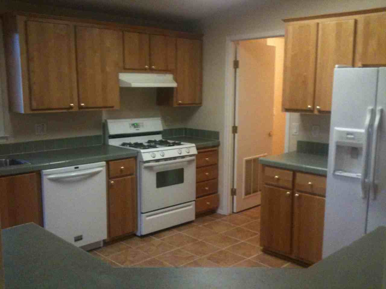 1712 Chambers St SE - Photo 2 of 12