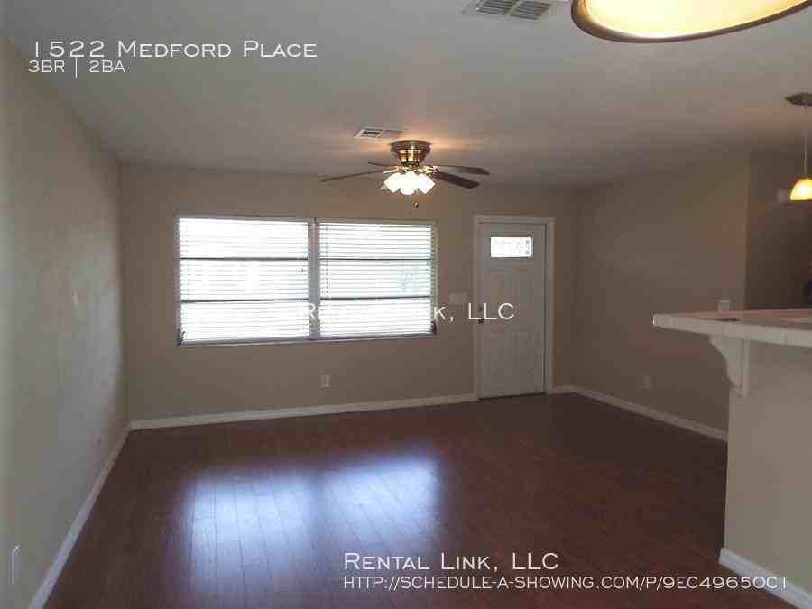 1522 Medford Pl - Photo 2 of 22